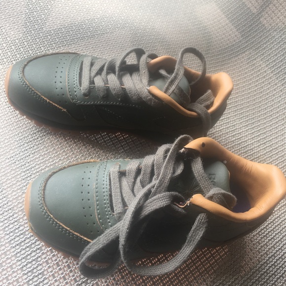 Kids Reebok - Picture 2 of 3